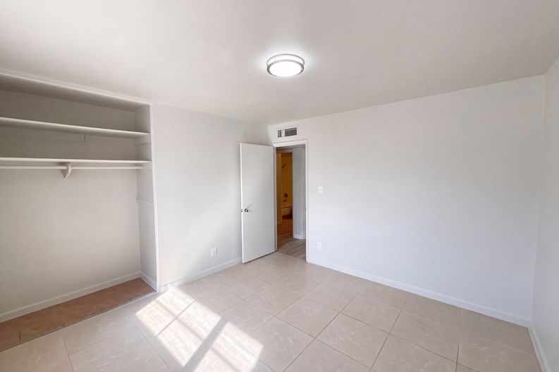 Photo 14 of 21 of 3544 W Sierra Vista Dr, Phoenix, AZ
