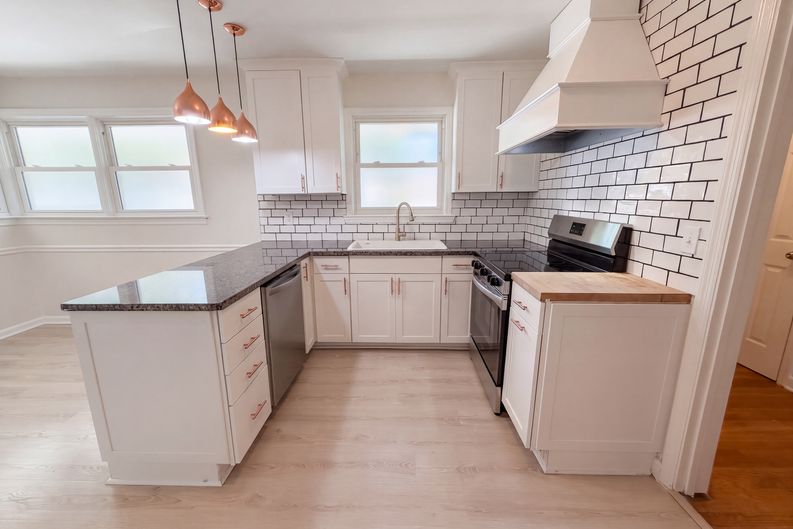 Photo 3 of 25 of 3022 Lindenwood Dr, Columbia, SC