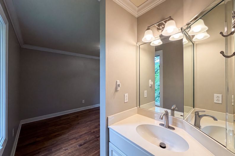 Photo 14 of 84 of 7030 Willowick Dr, Brentwood, TN