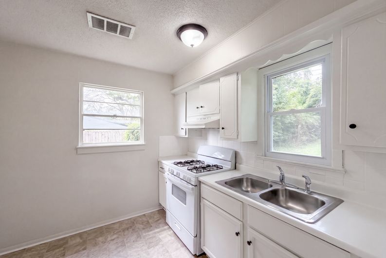 Photo 14 of 20 of 4770 Woodend Ave, Kansas City, KS