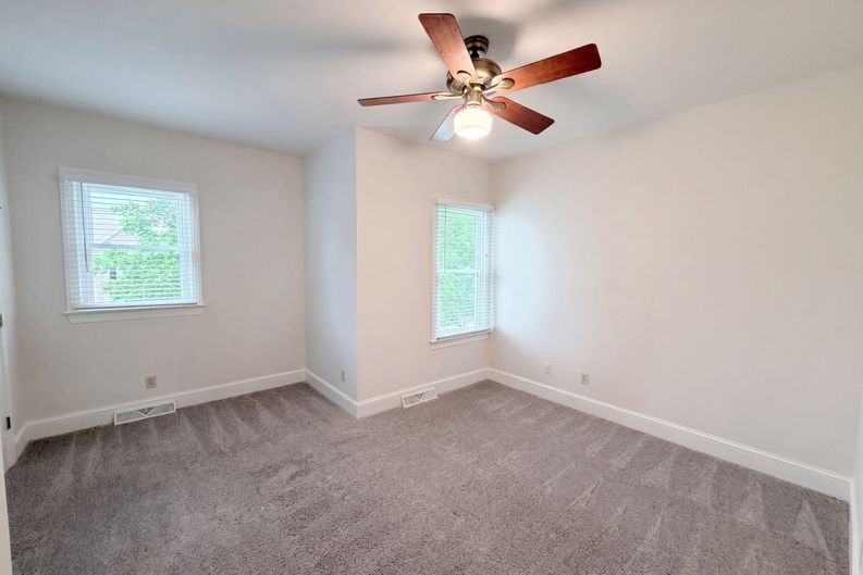 Photo 16 of 21 of 7906 Elphin Ct, Charlotte, NC
