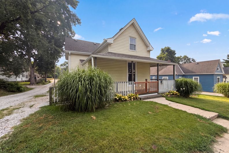 Photo 17 of 20 of 423 N Missouri St, Liberty, MO