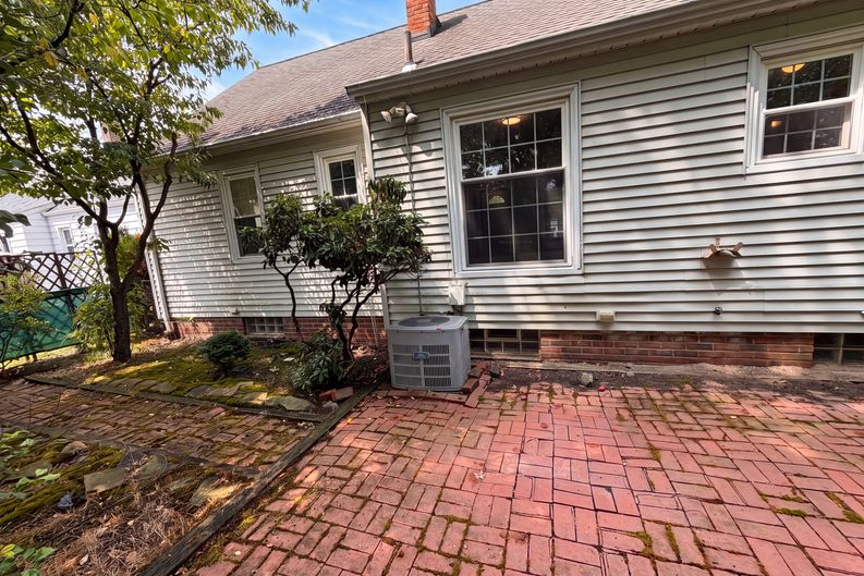 Photo 21 of 24 of 971 Learidge Rd, Cleveland, OH
