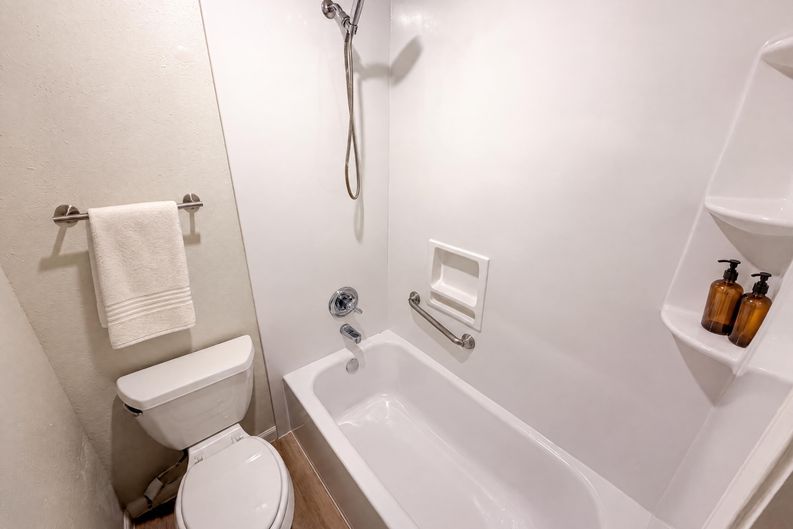 Photo 11 of 20 of 318 Floravista Dr, Webster, TX