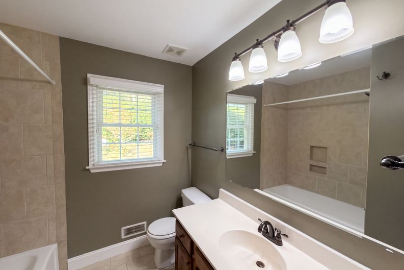 Photo 19 of 30 of 201 Wainsley Pl, Matthews, NC
