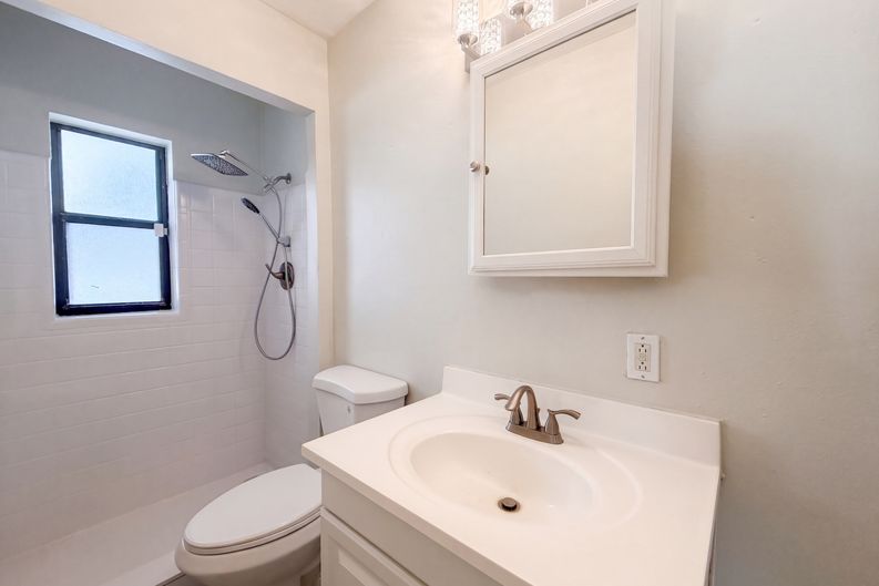 Photo 18 of 34 of 601 Myrtle Way S, Saint Petersburg, FL