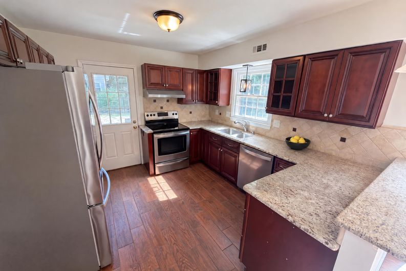 Photo 15 of 19 of 8909 Danson Dr, Charlotte, NC