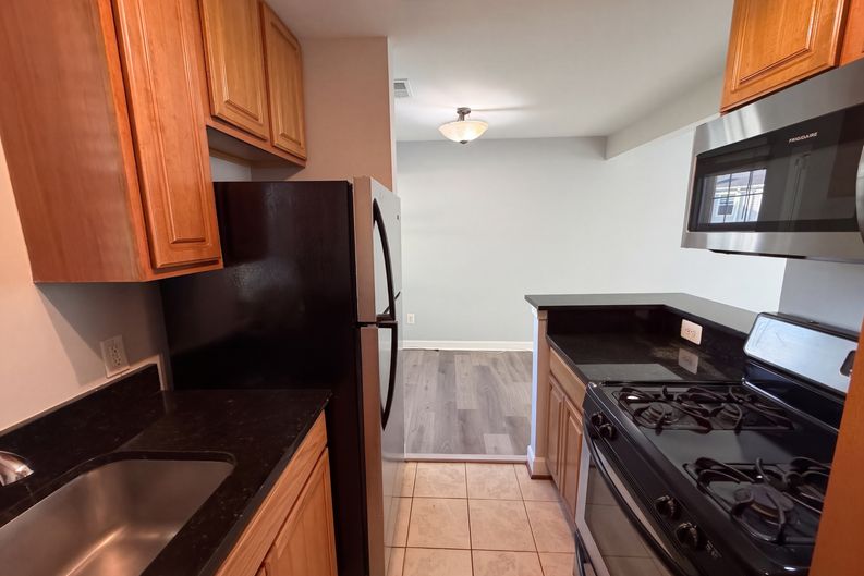 Photo 7 of 20 of 6940 Hawthorne St, Hyattsville, MD