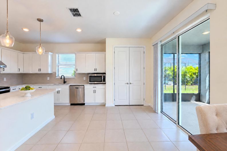 Photo 6 of 30 of 9426 Lamine Way, Parrish, FL