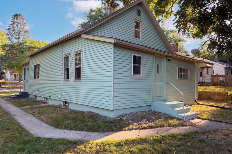 Photo 23 of 26 of 305 Arlington Ave W, St. Paul, MN