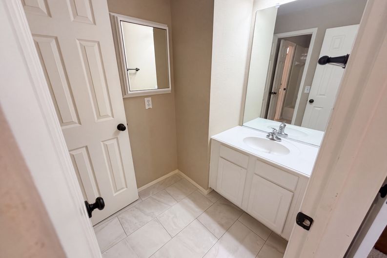 Photo 18 of 25 of 19401 Atasca Oaks Dr, Humble, TX