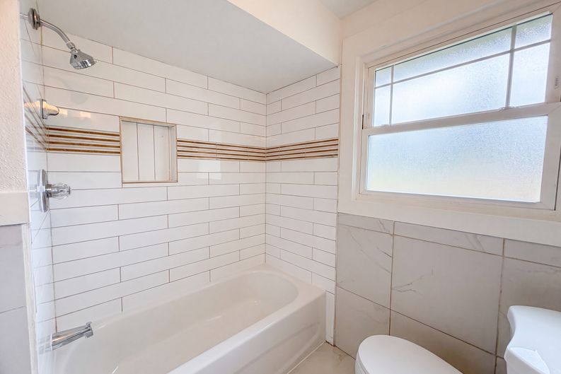 Photo 13 of 16 of 11650 NE Glisan St, Portland, OR