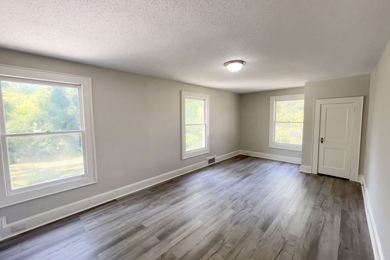 Photo 4 of 24 of 905 3rd St, Spencer, NC