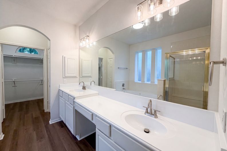Photo 14 of 22 of 14310 Amyford Ct, Cypress, TX