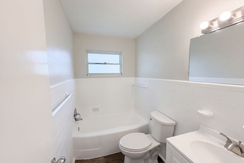 Photo 22 of 24 of 411 W Seminole Ave, Eustis, FL