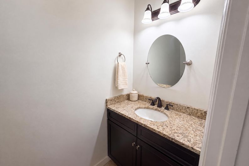 Photo 10 of 26 of 9325 Ayscough Rd, Summerville, SC