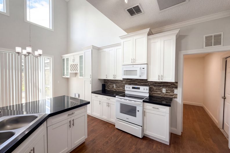 Photo 38 of 57 of 2541 Jasmine Trace Dr, Kissimmee, FL