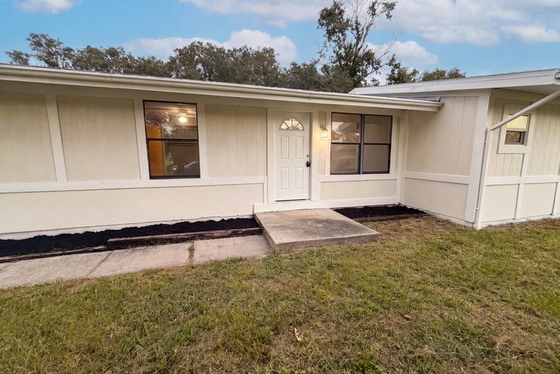 Photo 17 of 20 of 3004 Hunkin Cir, Deltona, FL