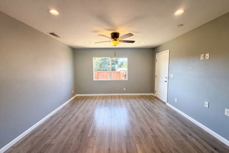 Photo 9 of 24 of 3713 Ripley St, Sacramento, CA