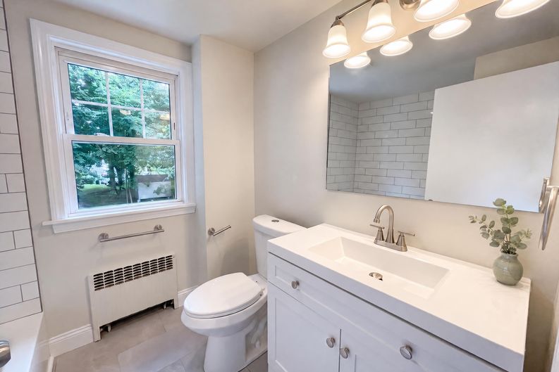 Photo 18 of 28 of 48 Woodlawn St, Randolph, MA