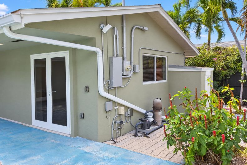 Photo 33 of 36 of 1825 NE 26th Dr, Wilton Manors, FL