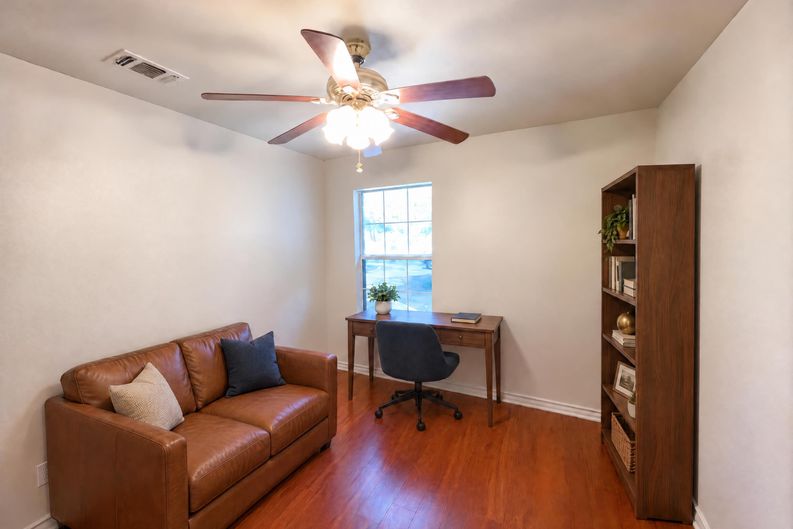 Photo 11 of 22 of 2106 Geneva St, Castroville, TX