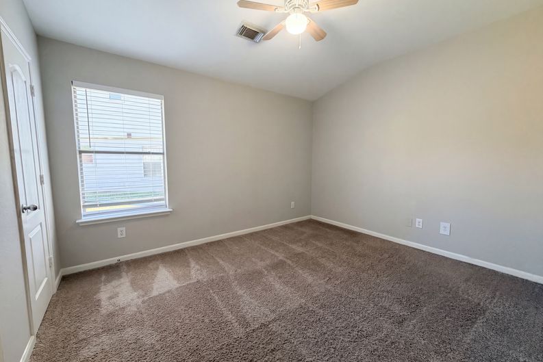 Photo 4 of 19 of 19822 Rippling Brook Ln, Tomball, TX