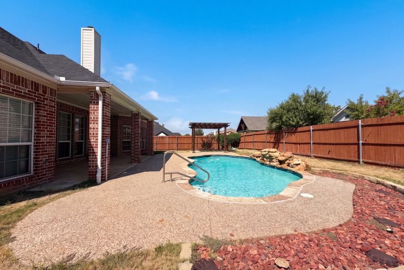 Photo 27 of 29 of 409 Lone Oak Ct, Kennedale, TX