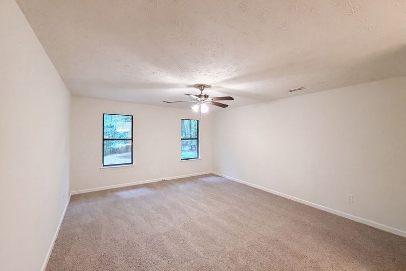 Photo 14 of 20 of 670 Marsh Ct, Jonesboro, GA