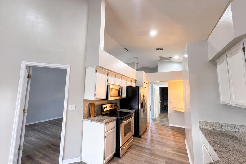 Photo 9 of 41 of 9703 Glenpointe Dr, Riverview, FL