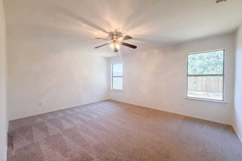Photo 4 of 35 of 1207 Toledo Bend Dr, Princeton, TX