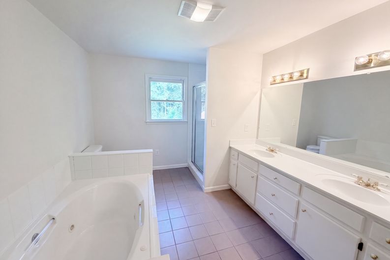 Photo 13 of 21 of 3802 Claude Brewer Rd, Loganville, GA