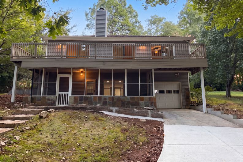 Photo 5 of 27 of 4043 Windward Dr, Tega Cay, SC