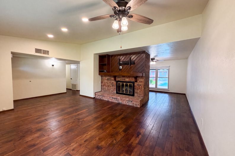 Photo 7 of 28 of 530 Shadowcrest Ln, Coppell, TX