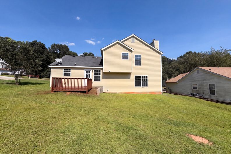 Photo 5 of 27 of 3636 Mosswood Ln, Rex, GA