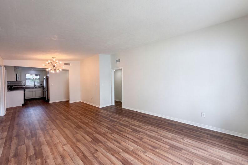 Photo 9 of 22 of 409 Berwick Ave, Temple Terrace, FL