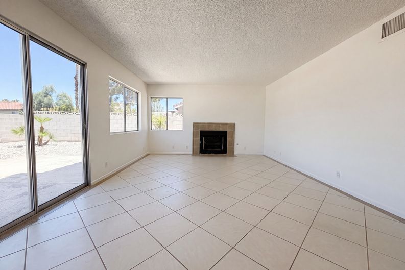 Photo 7 of 19 of 3152 Viewcrest Ave, Henderson, NV
