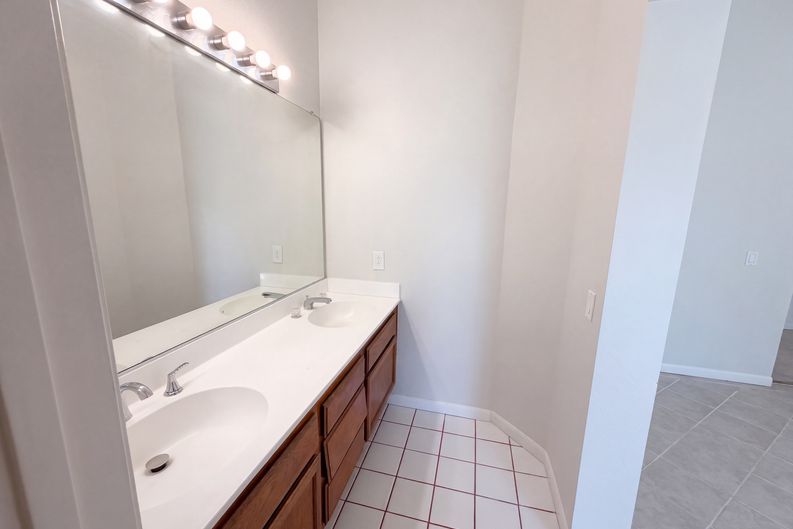 Photo 15 of 18 of 13561 Glacier Cir, Hesperia, CA