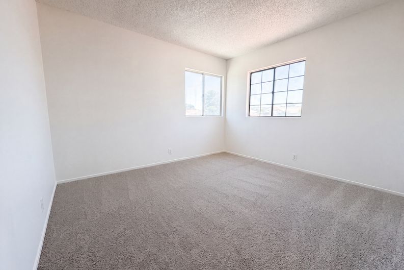 Photo 11 of 19 of 3152 Viewcrest Ave, Henderson, NV