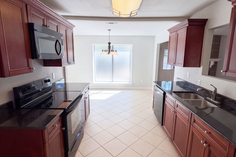 Photo 7 of 14 of 8724 Cameron Rd, Frisco, TX