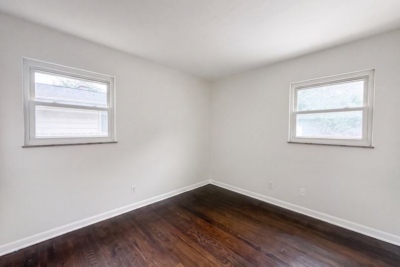 Photo 4 of 25 of 651 Raleigh Dr, Columbus, OH