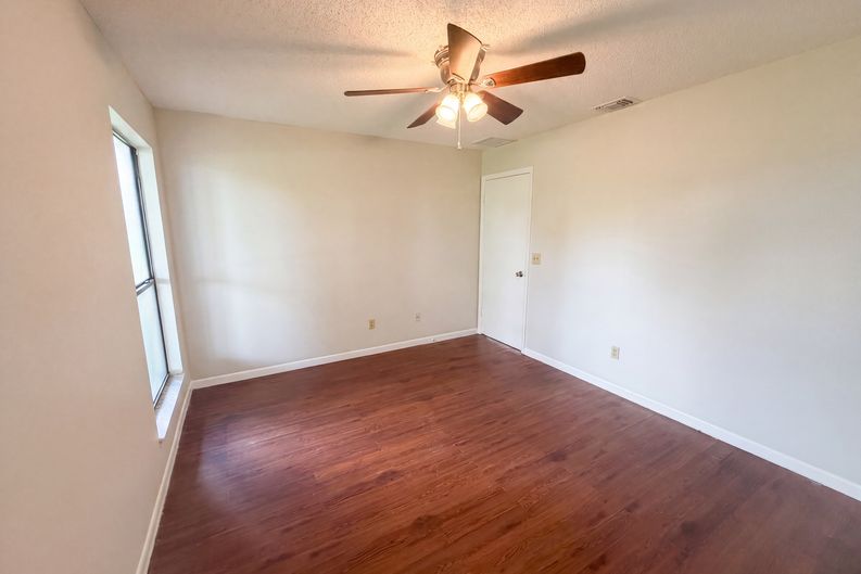Photo 10 of 38 of 2305 SW Fern Cir, Port Saint Lucie, FL