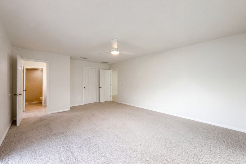 Photo 4 of 21 of 8022 Timber Lake Ln, Sarasota, FL