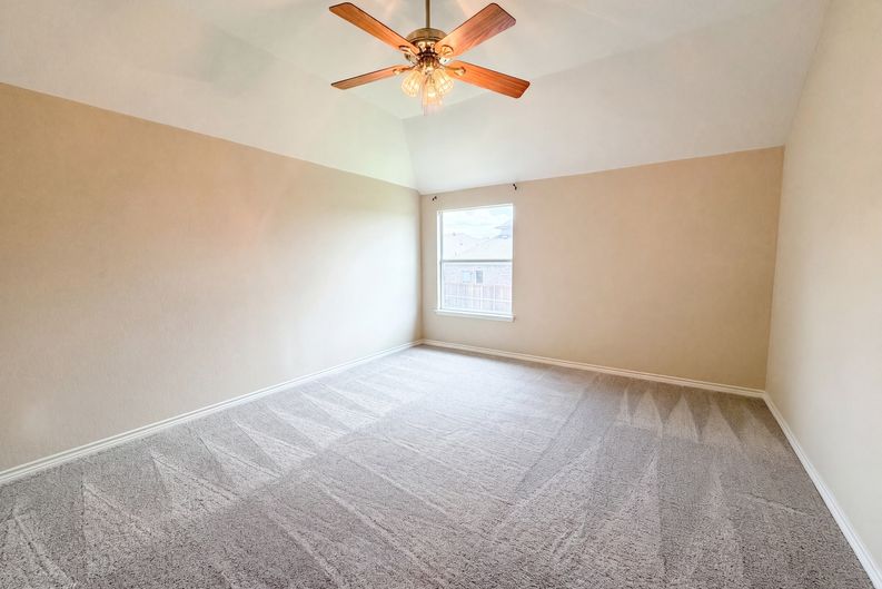 Photo 11 of 25 of 8613 Sunwood Ct, Fort Worth, TX