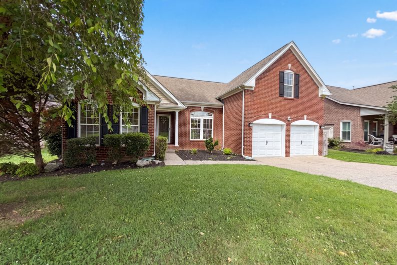 Photo 6 of 33 of 1027 Countess Ln, Spring Hill, TN