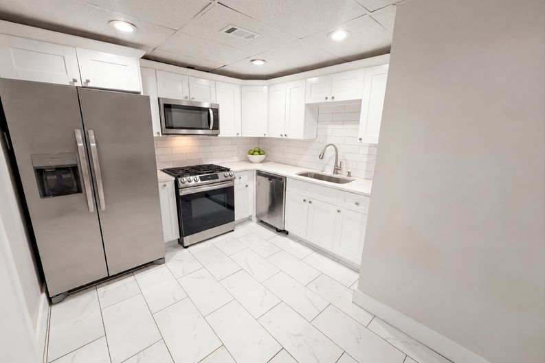 Photo 8 of 44 of 4000 Amberley Ln, Marietta, GA