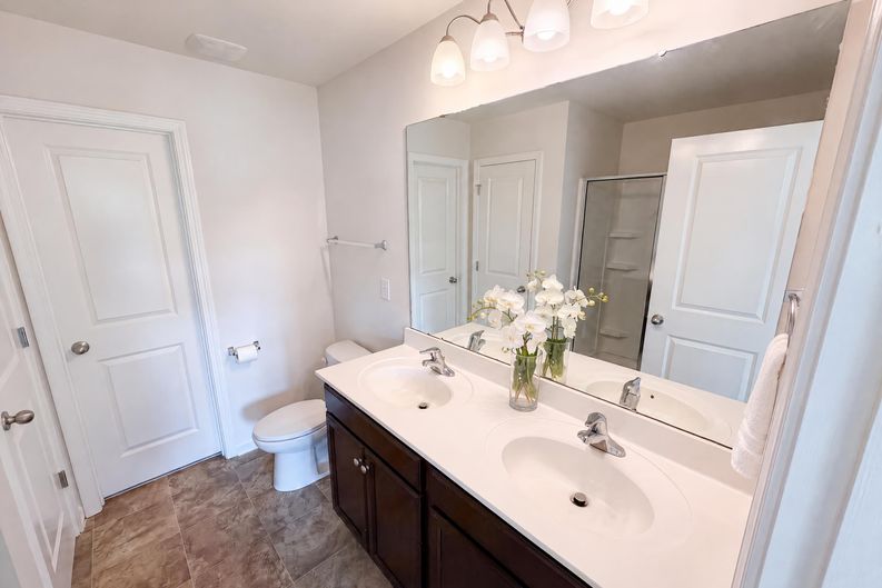 Photo 19 of 26 of 9833 Wardley Dr, Charlotte, NC
