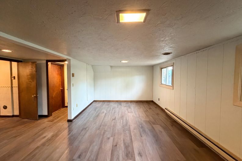 Photo 19 of 25 of 1015 Kingsway Dr, Lorain, OH