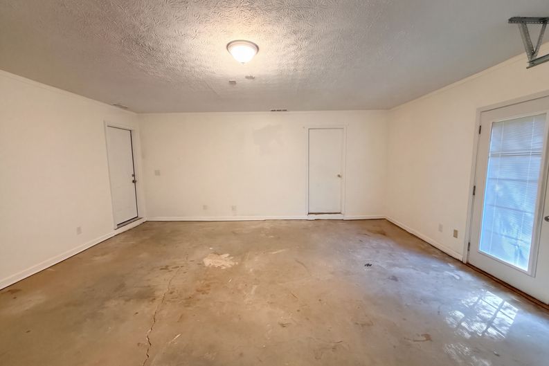 Photo 20 of 26 of 3040 Raymonds Ct, Loganville, GA