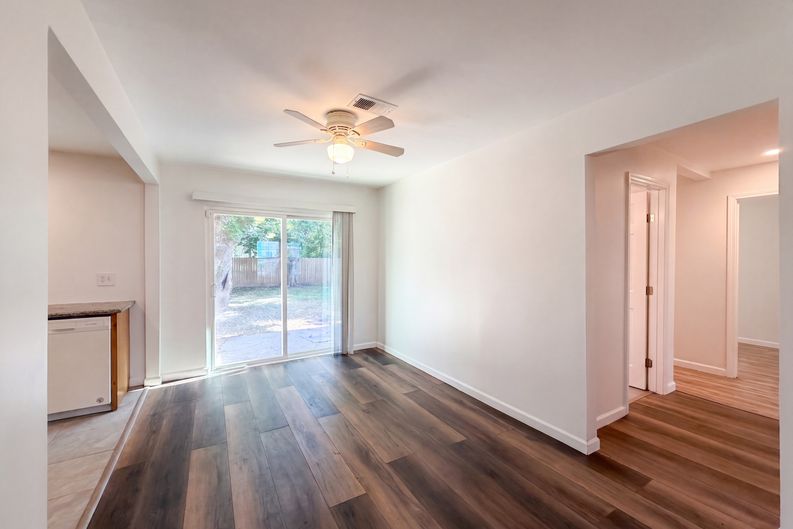 Photo 6 of 16 of 3537 Rebecca St, Houston, TX